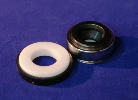 Seal 14mm carbon nitrile with internal spring for pump