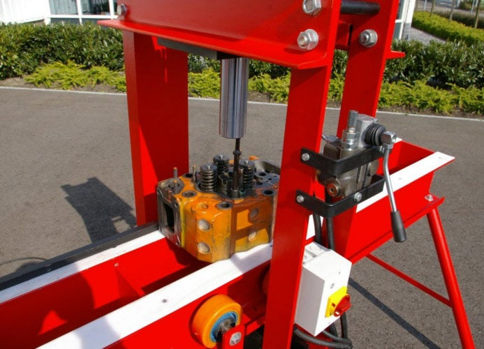 PME hydraulic valve guide press