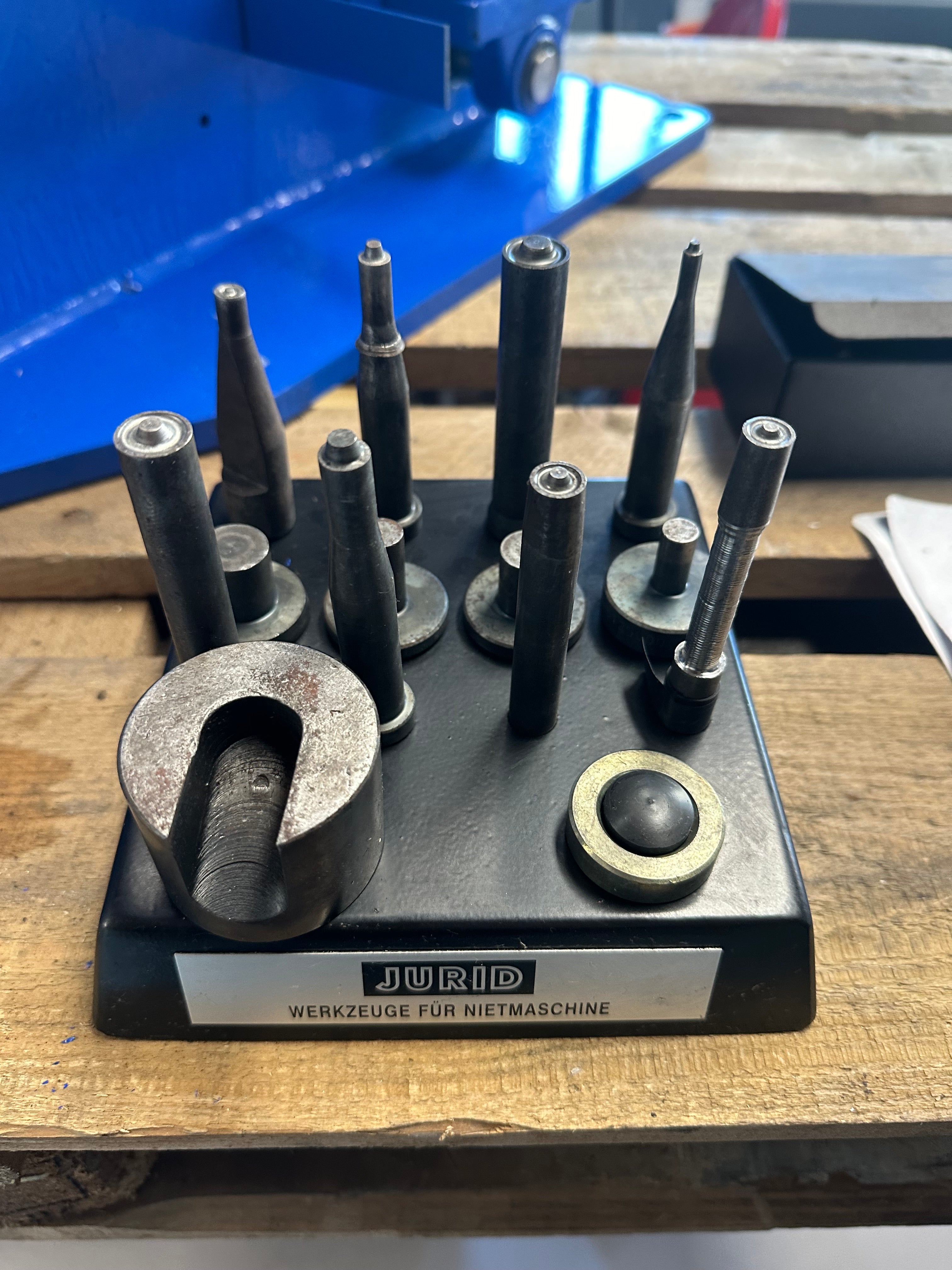 Jurid Riveting Press