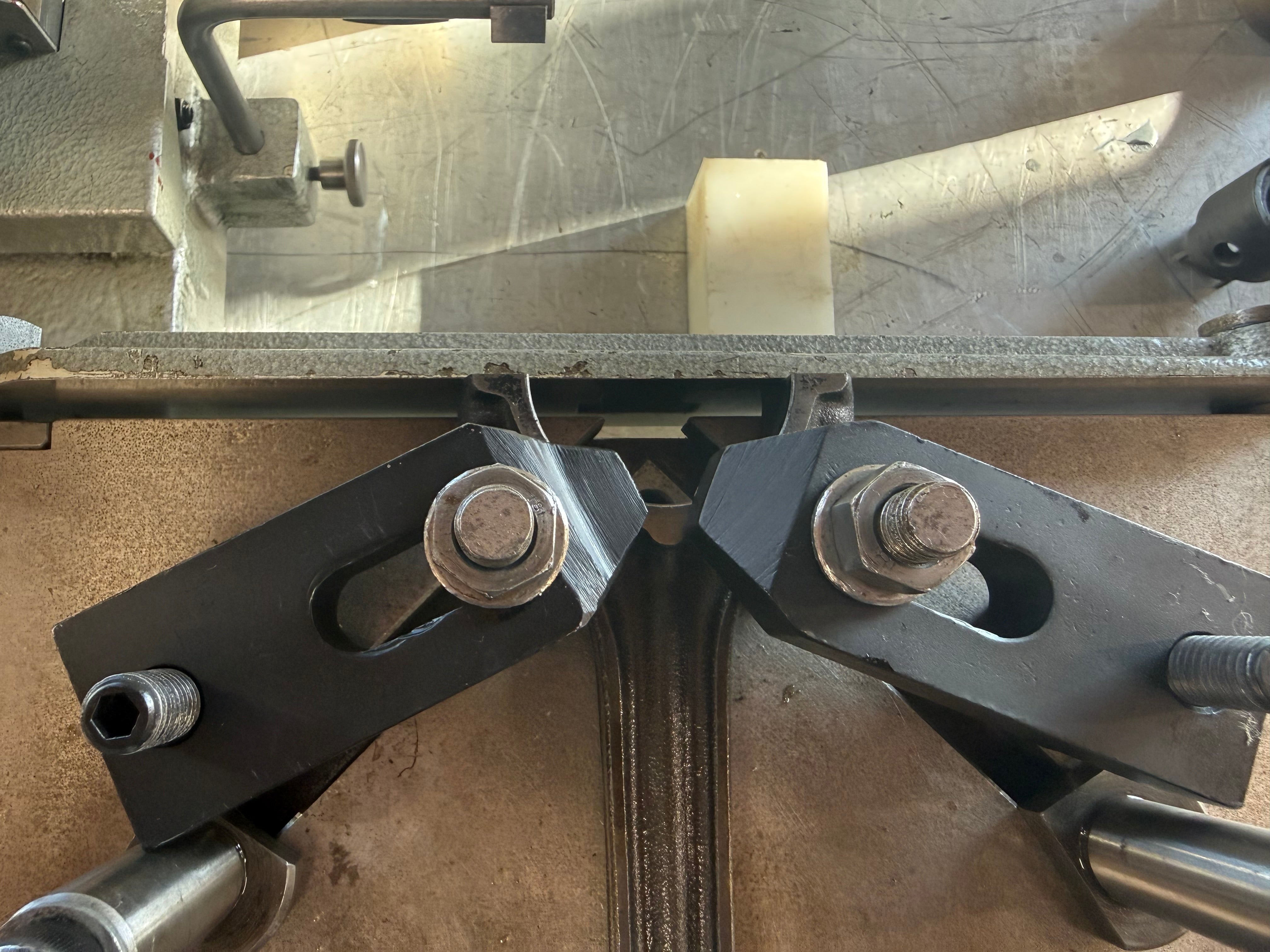 AMC-SCHOU CRG100 Cap and Rod grinding machine occasion