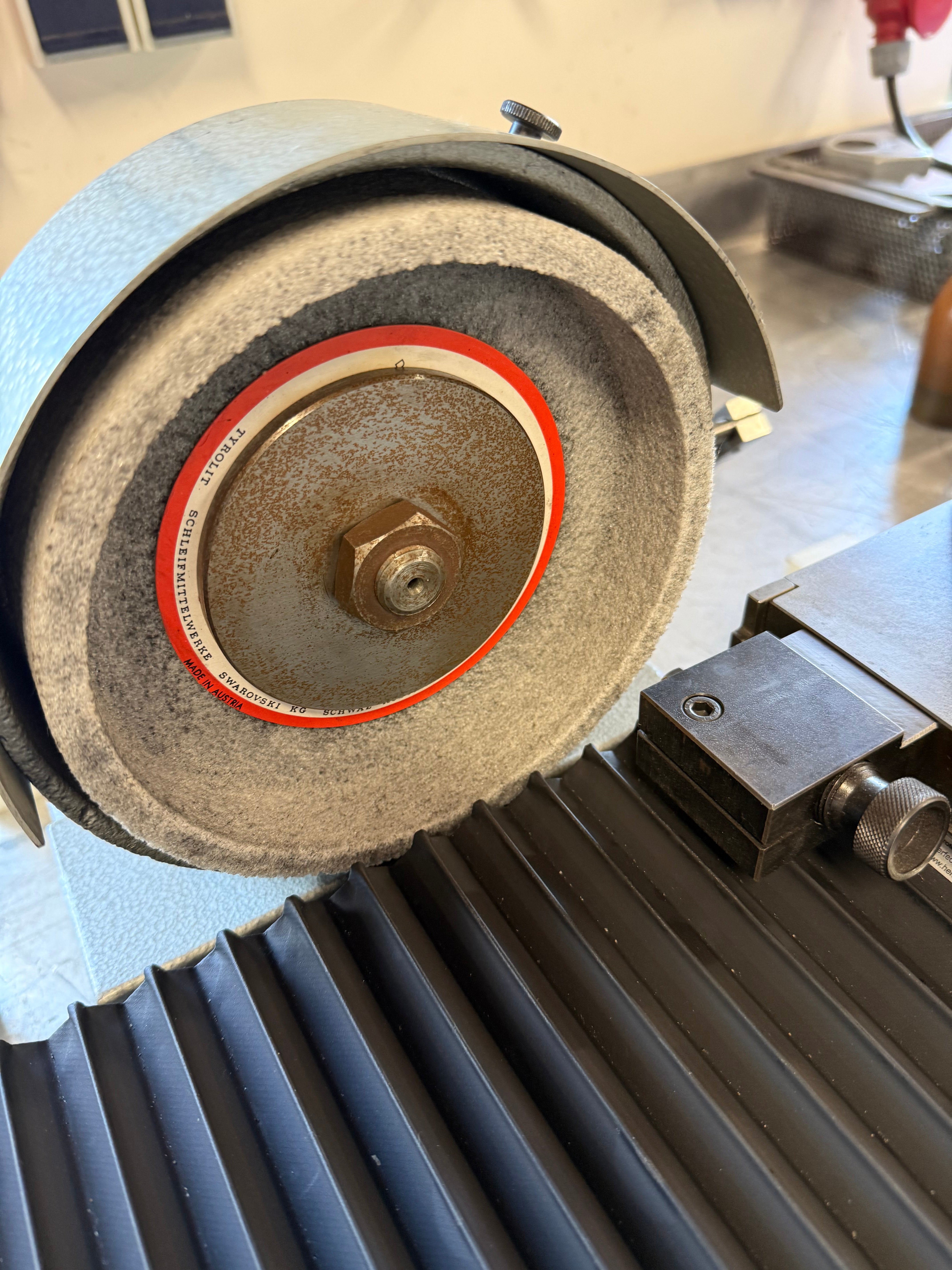 AMC-SCHOU CRG100 Cap and Rod grinding machine occasion