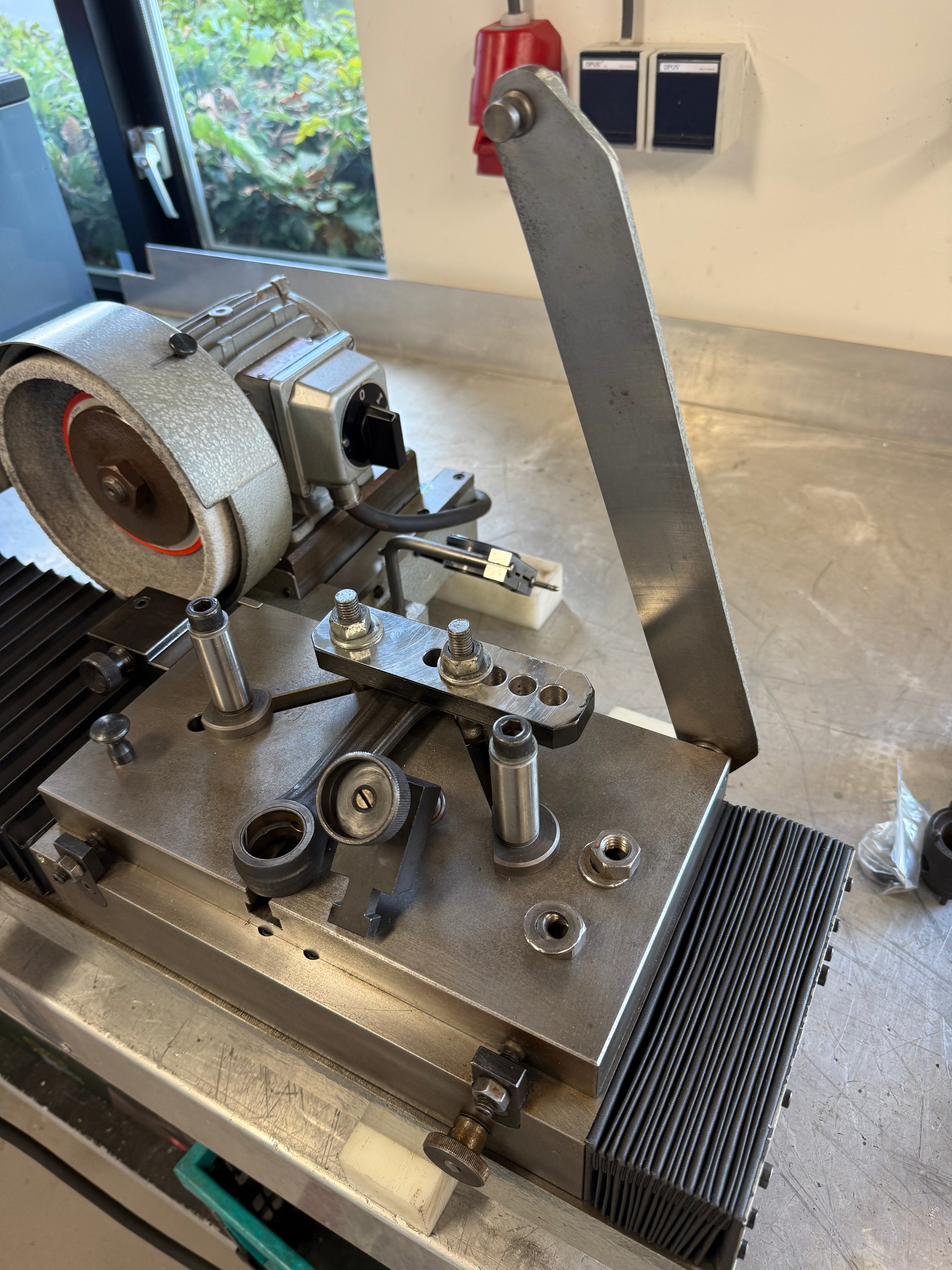AMC-SCHOU CRG100 Cap and Rod grinding machine occasion