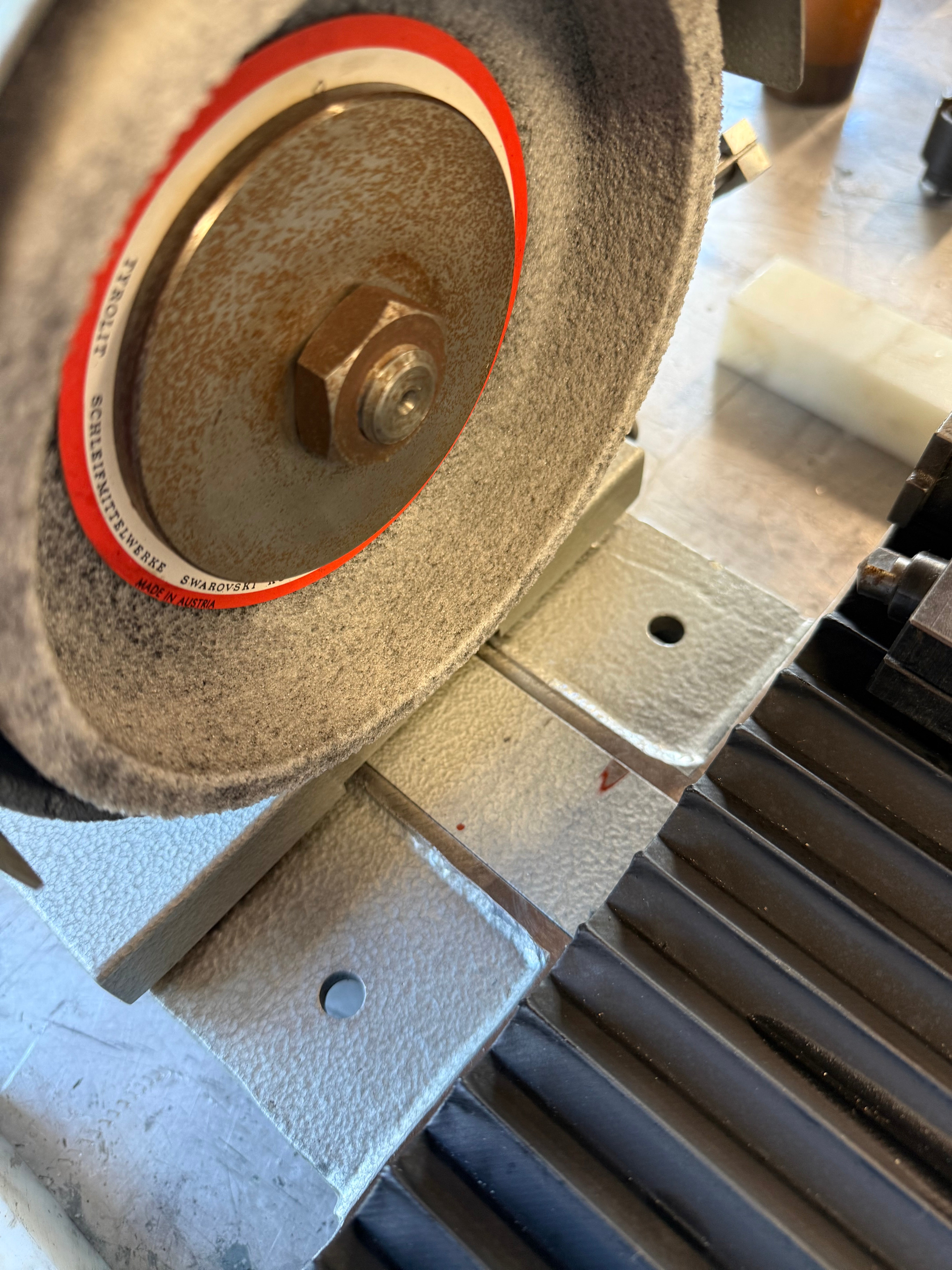 AMC-SCHOU CRG100 Cap and Rod grinding machine occasion