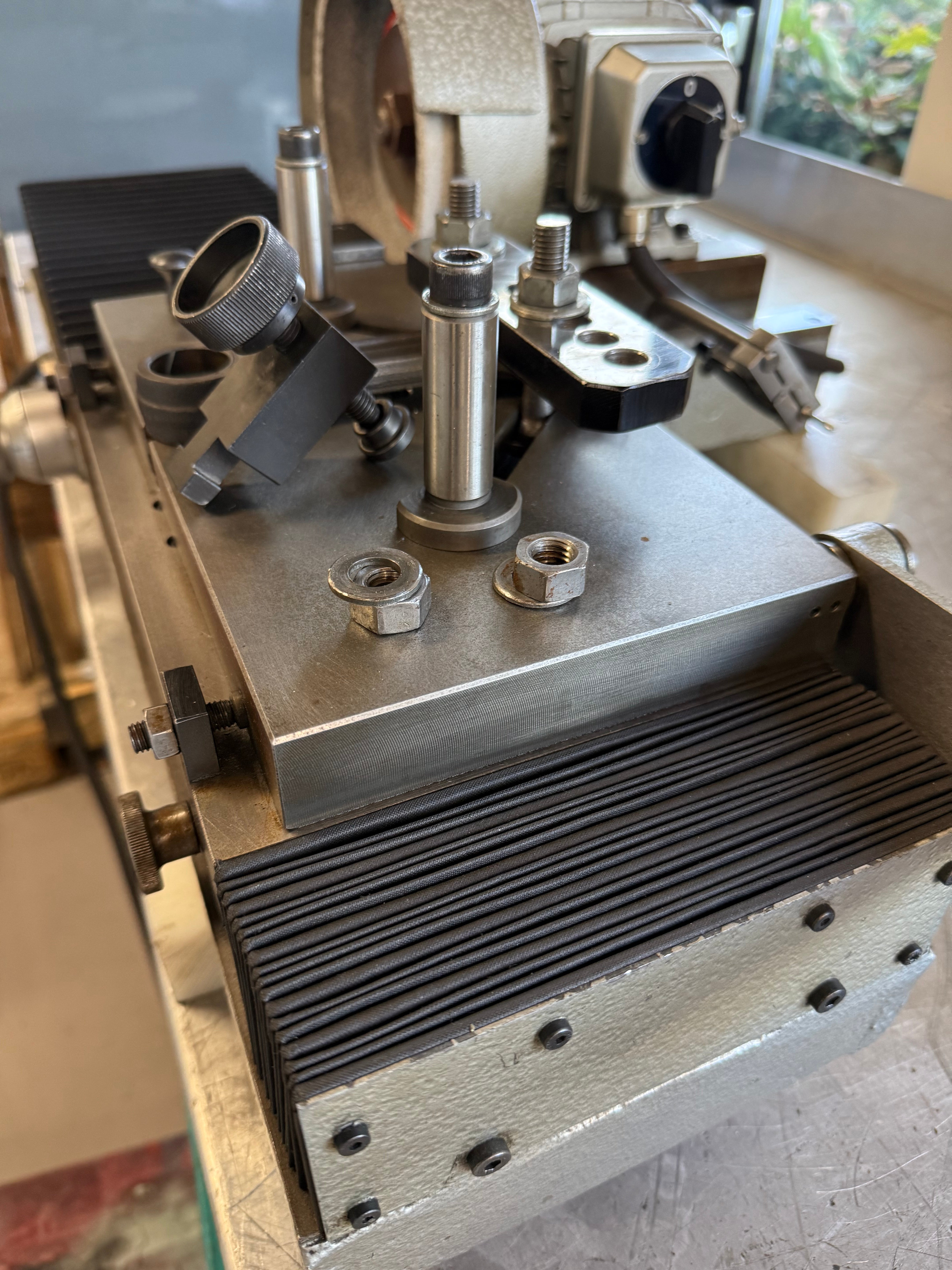 AMC-SCHOU CRG100 Cap and Rod grinding machine occasion