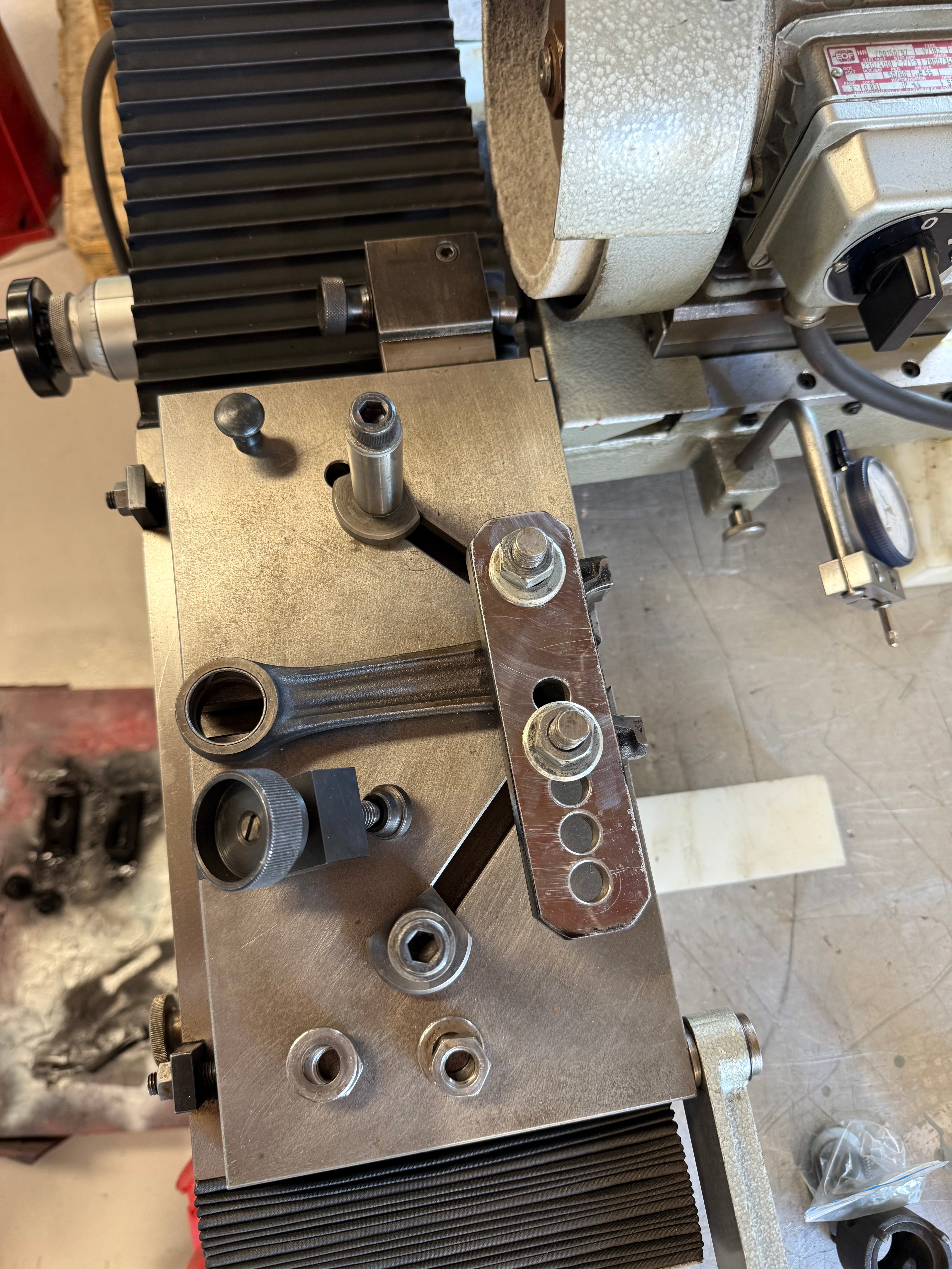 AMC-SCHOU CRG100 Cap and Rod grinding machine occasion