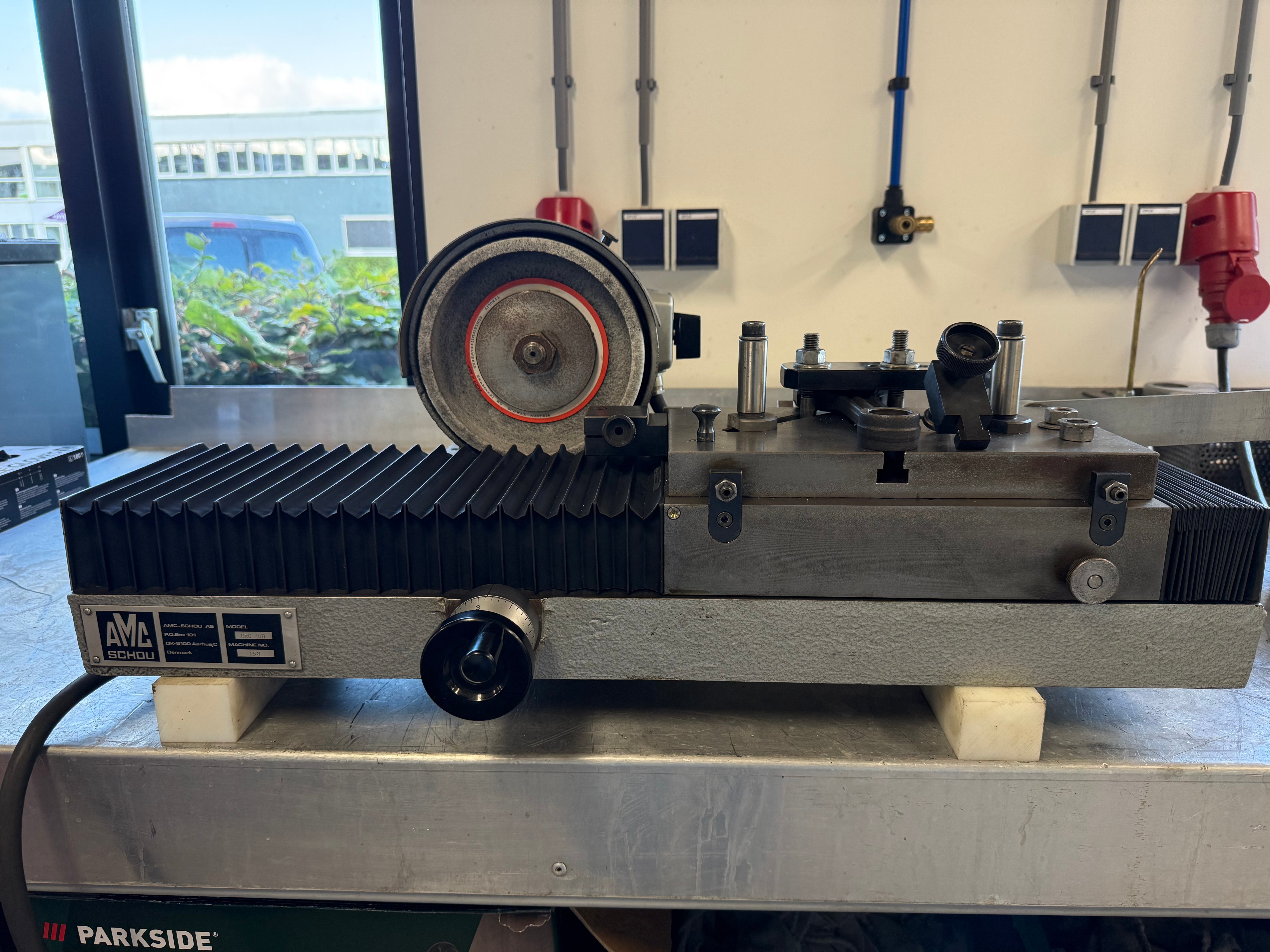 AMC-SCHOU CRG100 Cap and Rod grinding machine occasion