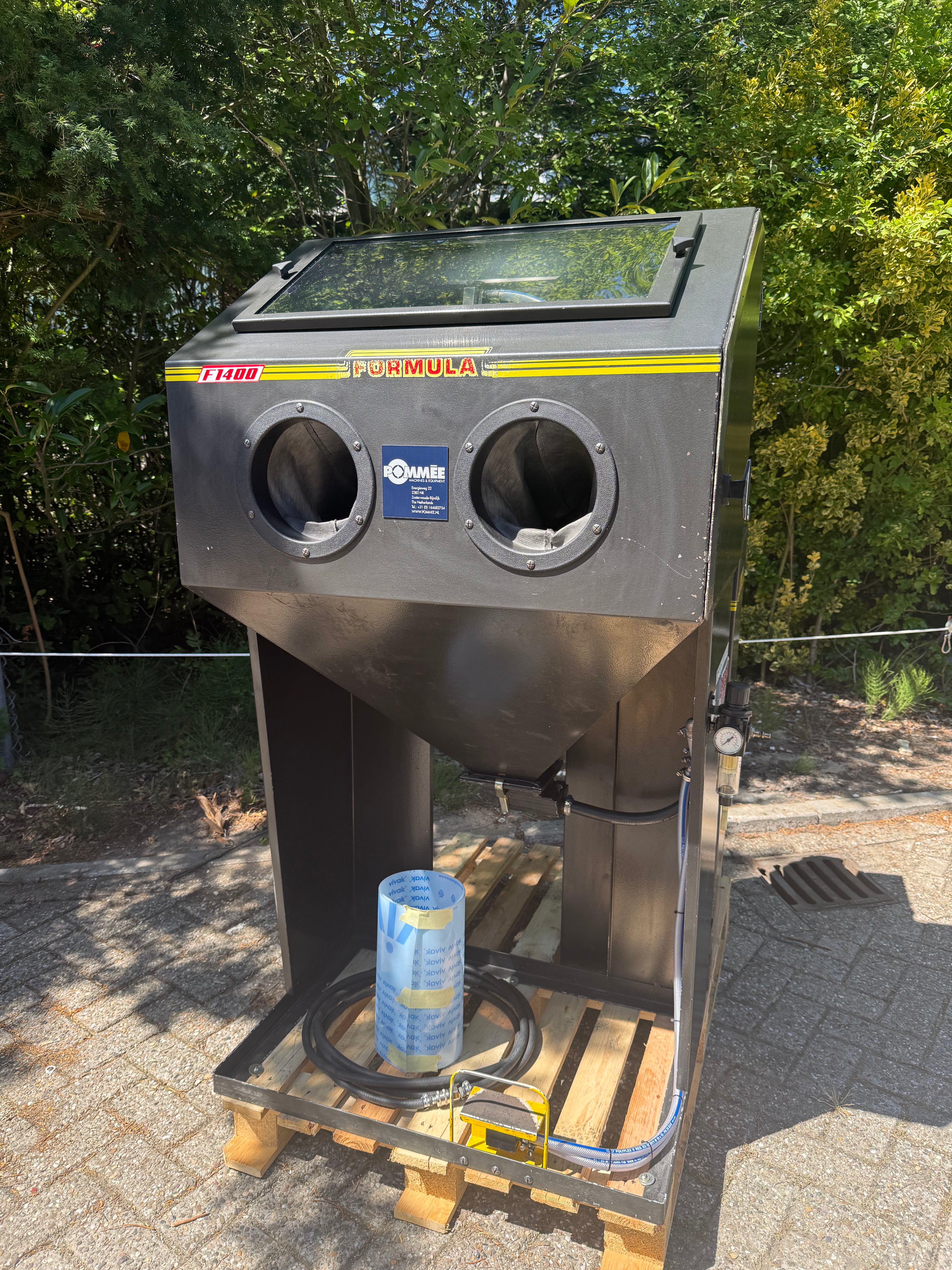 Guyson F1400 Injector blastcabinet with vacuum cleaner