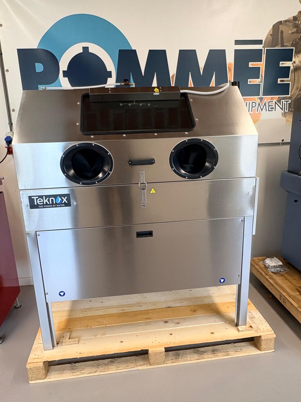 TEKNOX LAVAPEN X Manual high-pressure 80 BAR metal washer with hot liquid in closed cabin