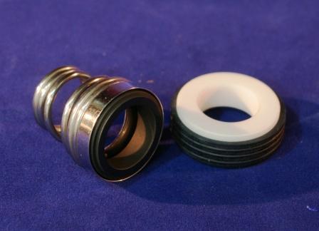 Seal 16mm carbon nitrile with external spring for pump