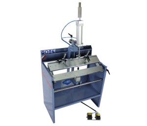 COMEC BST860 work station for operation on cylinder heads