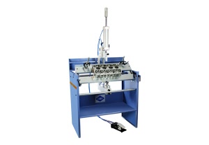 COMEC BST860 work station for operation on cylinder heads