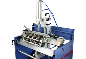 COMEC BST860 work station for operation on cylinder heads