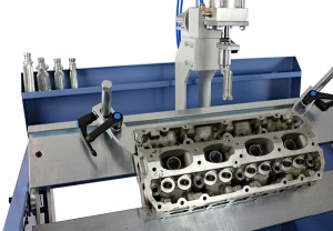 COMEC BST860 work station for operation on cylinder heads